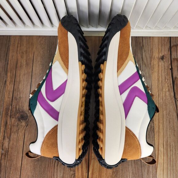 Athletic_Shoes